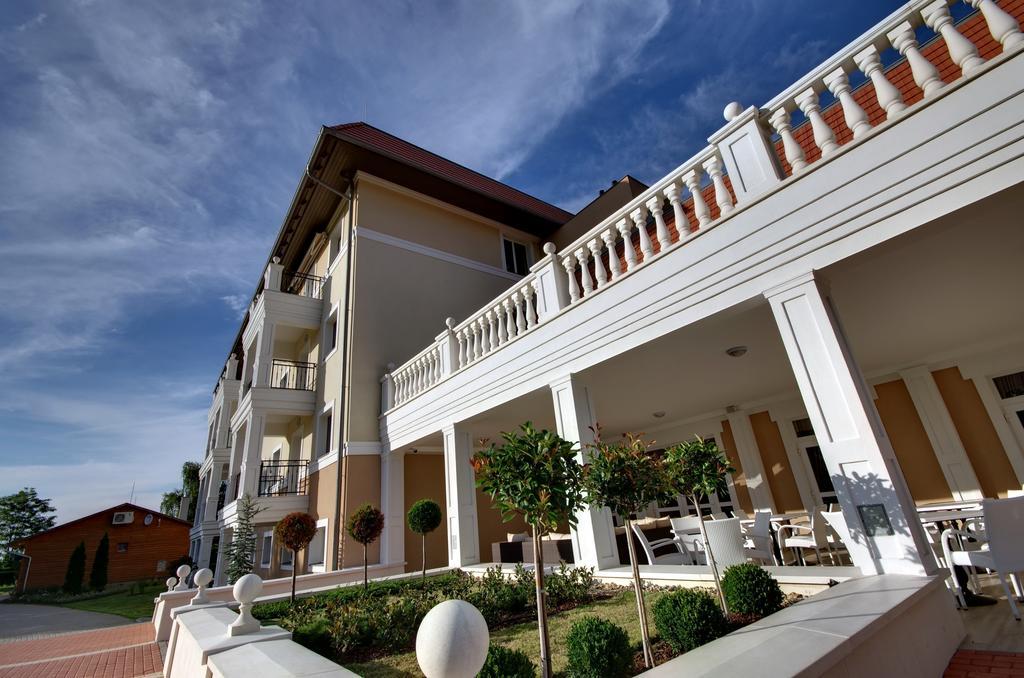 Arcanum Hotel Bekescsaba Exterior photo