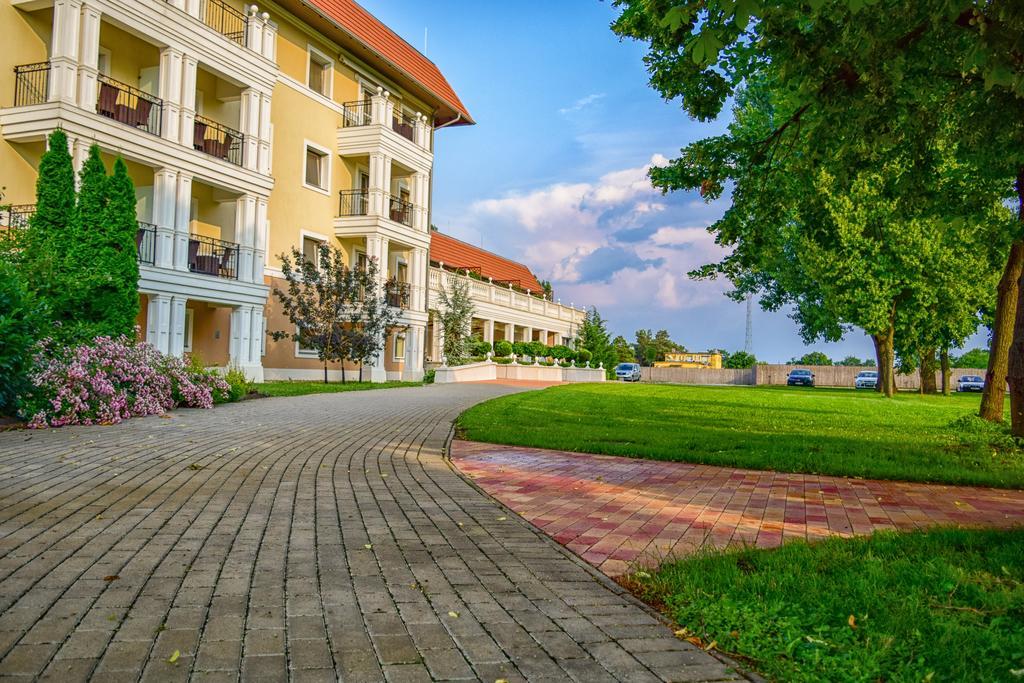 Arcanum Hotel Bekescsaba Exterior photo